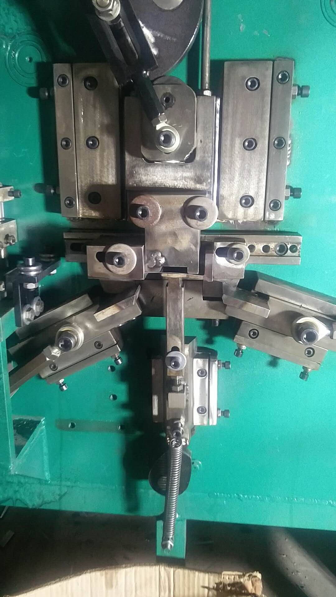 Out of sync adjustment for steel-strapping clip-machine13500