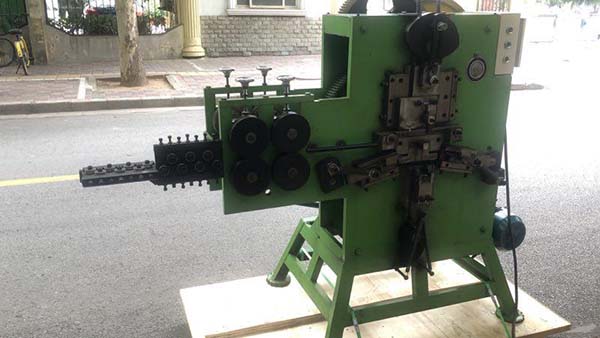Composite strapping buckle 25 mm making machine has been installed in India 1000