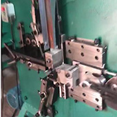 Stroj za brtvljenje / spajanje čeličnih traka za metalni otpad
