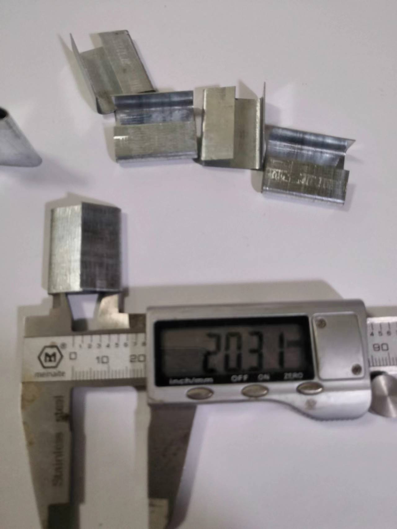 582035_7