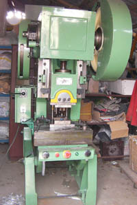 Punch press for making 304 stainless steel push seal 19 mm